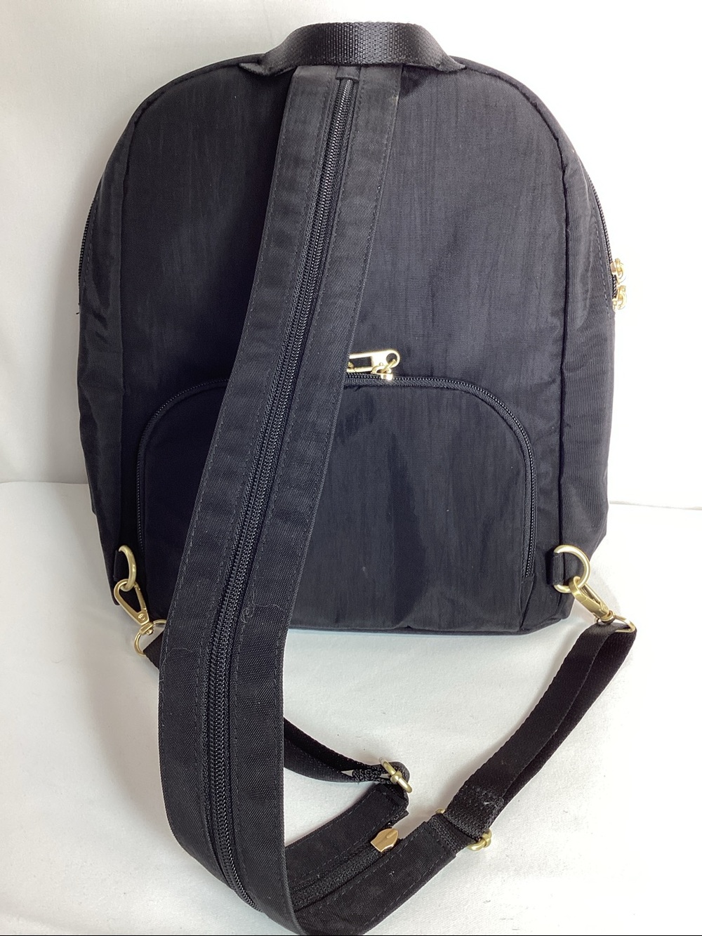 NWOT baggallini Coastal Flip Lock Day Pack Black/Gold - Picture 6 of 8